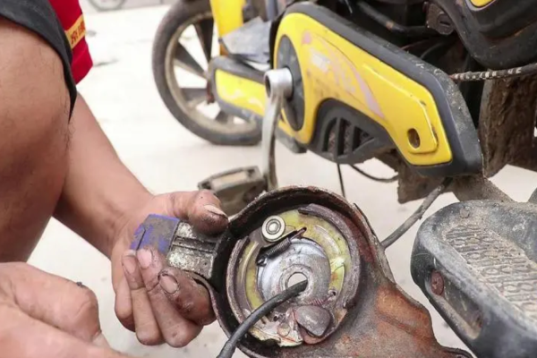 通辽市电动车刹车故障